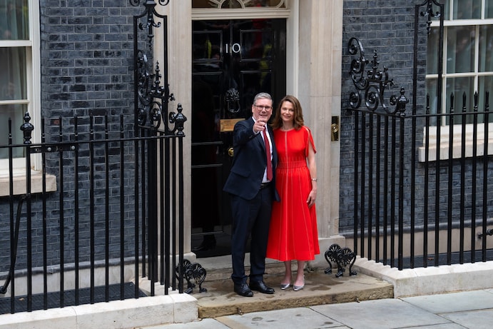 A New Era Begins: Keir Starmer Takes the Reins in Orderly Power Shift