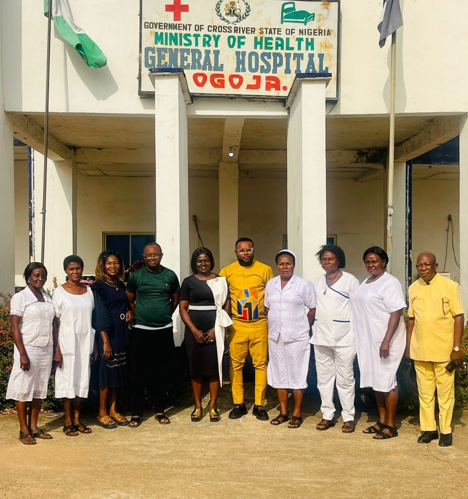 Group photograph of SA Nursing witj management staff of Ogoja General hospital